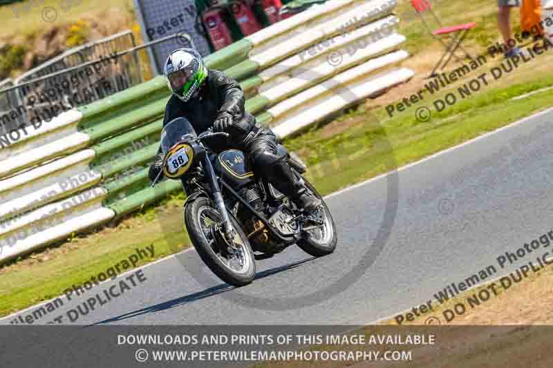 Vintage motorcycle club;eventdigitalimages;mallory park;mallory park trackday photographs;no limits trackdays;peter wileman photography;trackday digital images;trackday photos;vmcc festival 1000 bikes photographs
